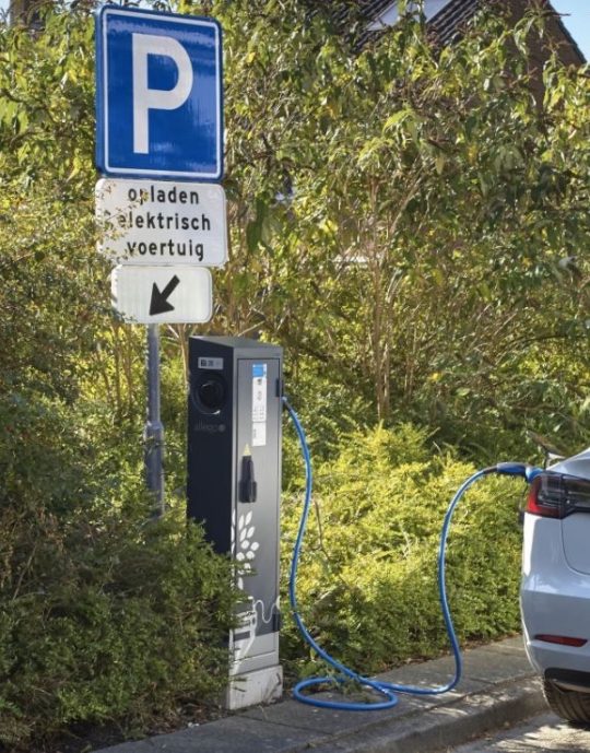 Verkeersbesluit parkeer plaatsen voor laden van elektrische auto’s t.h.v. Valkenkamp 531